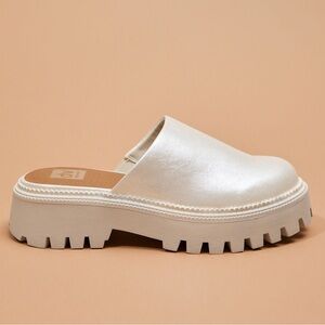 Dolce Vita 
Lexy Rubber Clogs By Dolce Vita silver white pearl size 9